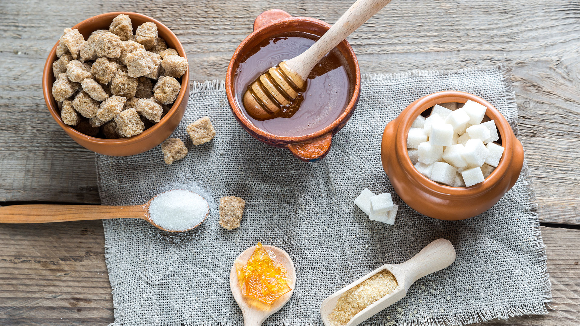 Mel ou açúcar mascavo? Qual a melhor opção para adoçar os alimentos? –  Saúde & Vitalidade