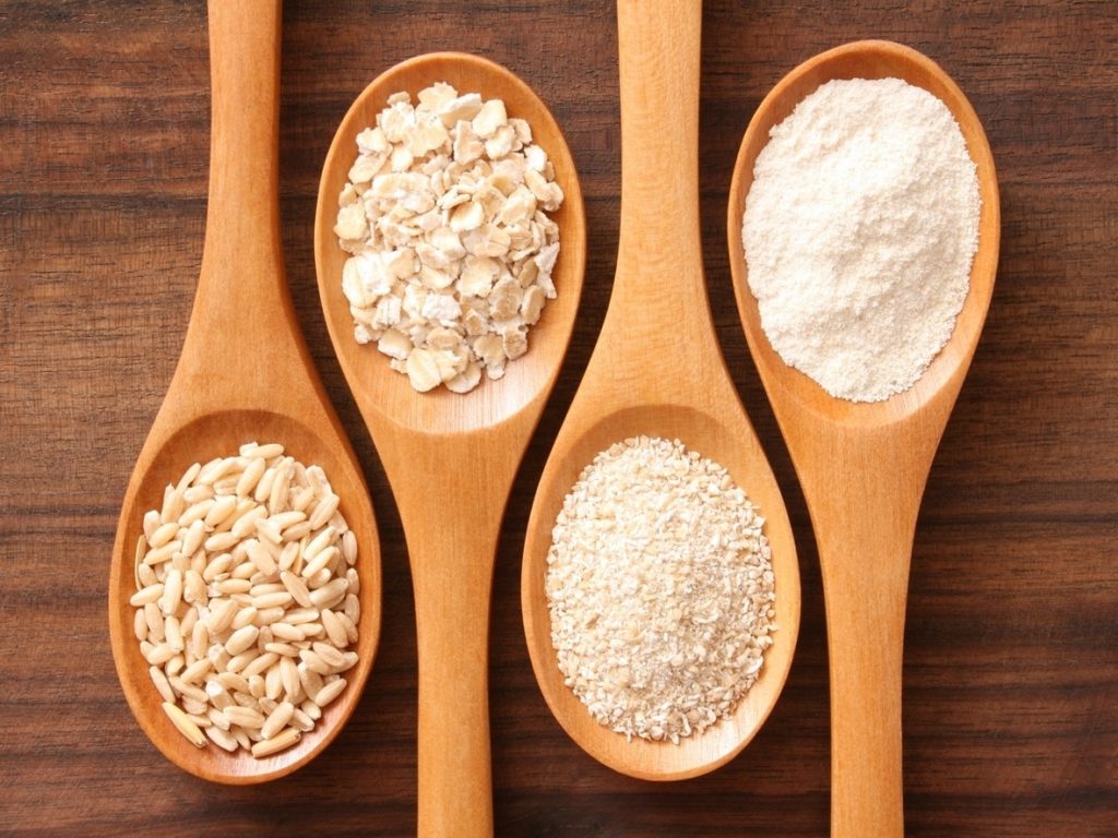 Farelo, flocos e farinha de aveia: diferenças, benefícios e nutrientes ...