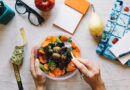 Comer mais e não engordar? O que você precisa saber sobre a dieta reversa