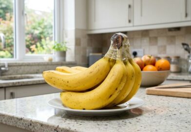 O truque do plástico filme: saiba como fazer a banana durar o dobro do tempo na fruteira
