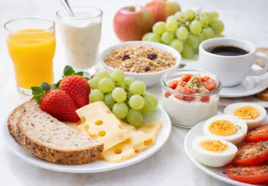 Café da manhã rico em proteína e fibras ajuda a emagrecer, mostra estudo